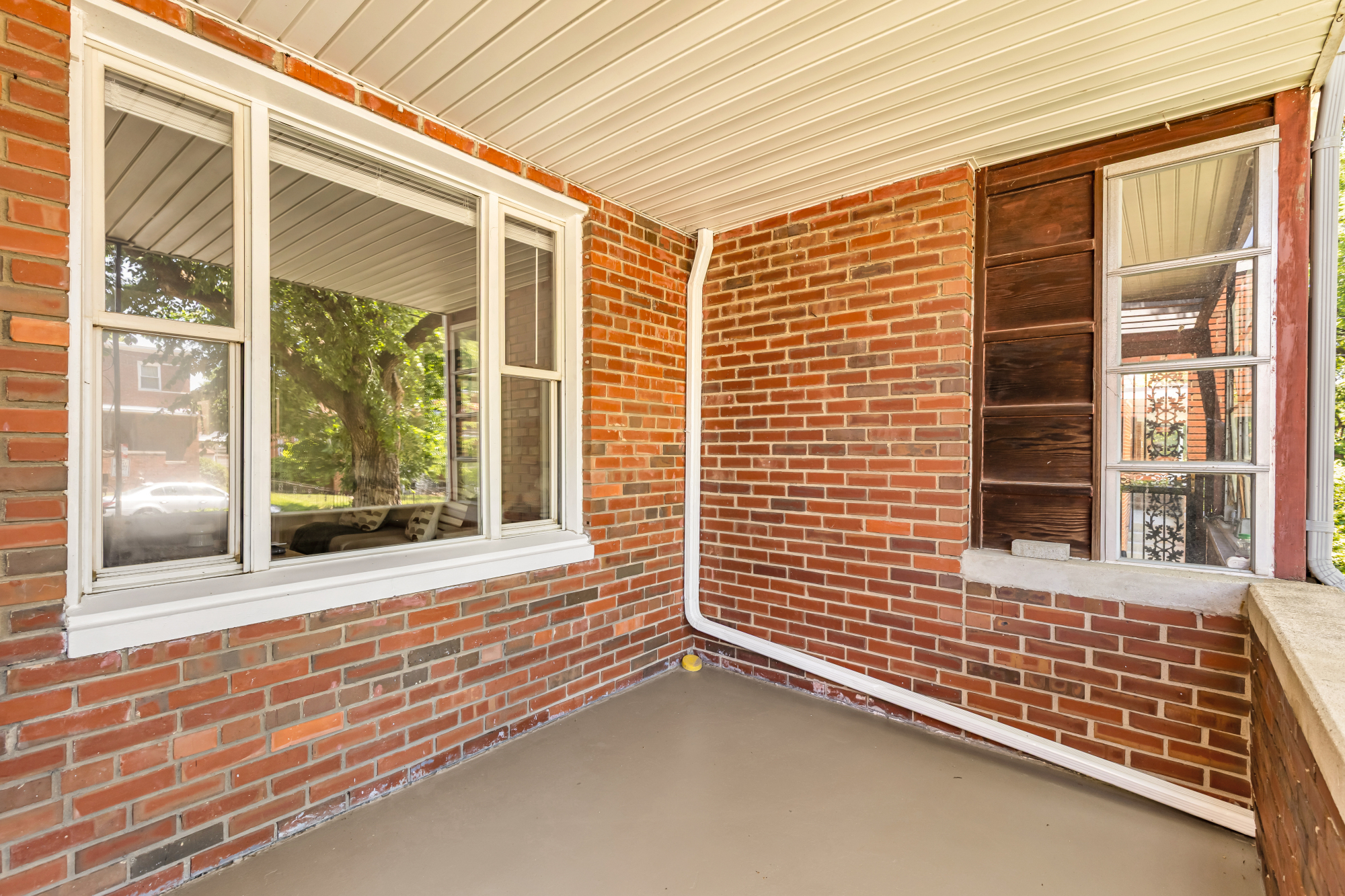 4727 8th Street NE_Porch